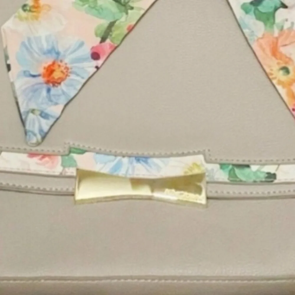Betsey Johnson XO Celyn Top Handle Crossbody Bag Floral Scarf Tan Grey pre loved
